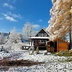 Tatil Evi Adam Z Widokiem Na Gory Lasowka