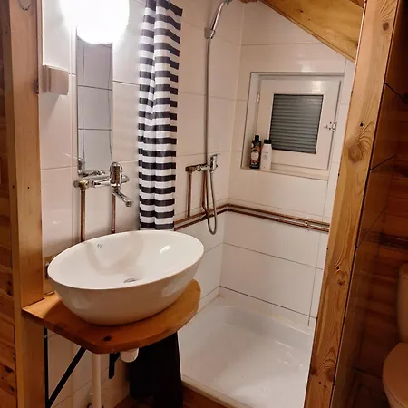 Adam Z Widokiem Na Gory Lasowka