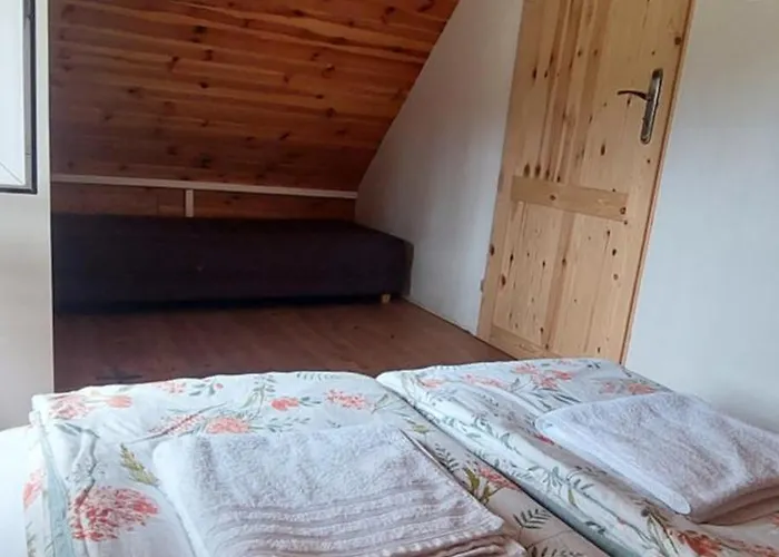 Adam Z Widokiem Na Gory Lasowka بستشستا كلودزكا